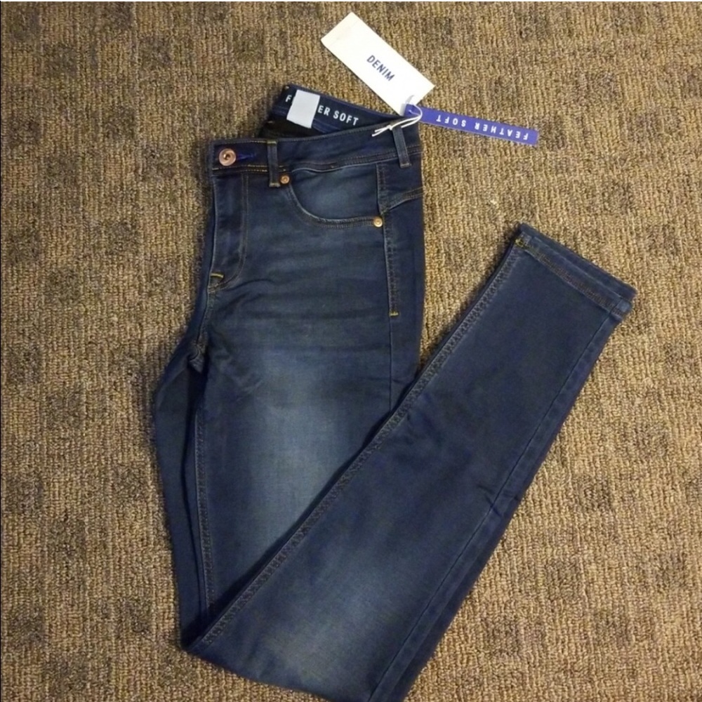 H&M Feathersoft jeggings